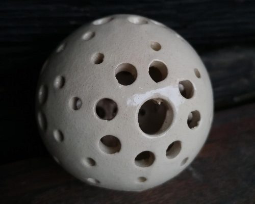 klein weiße keramik kugel